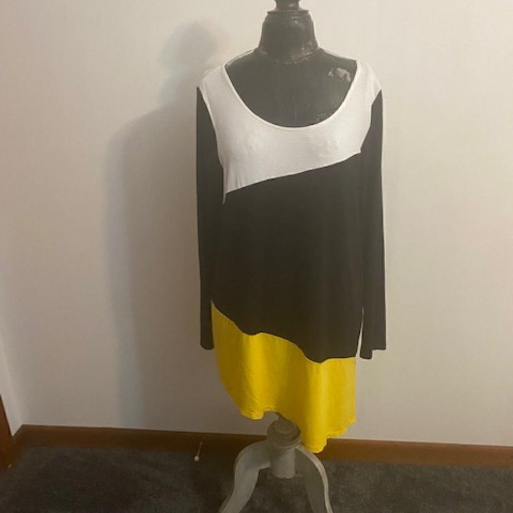 Peter Nygard Block White/Black/Yellow asymmetrical tunic, size XL